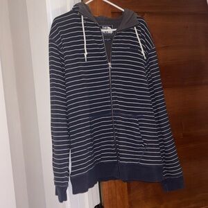 XL Men’s north face hoodie